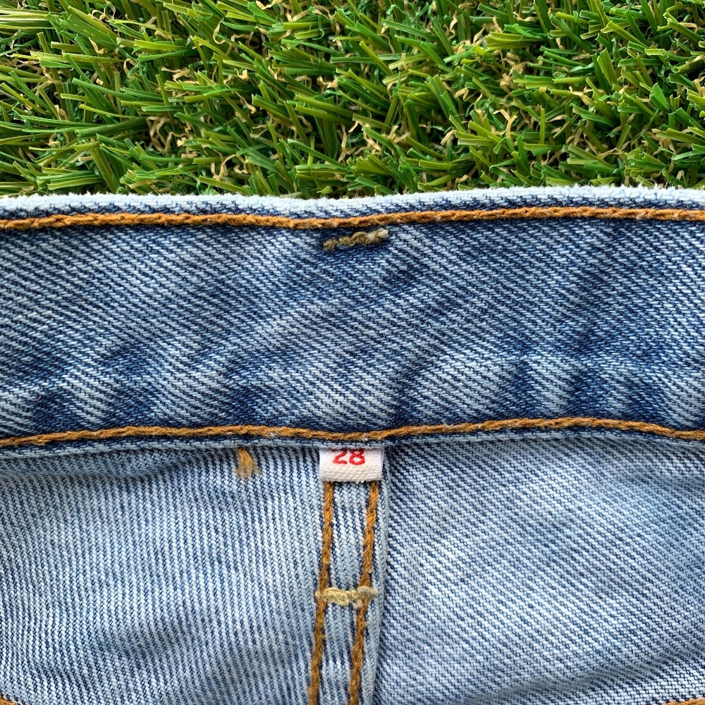 Levi's size 28 Denim Shorts - Picture 4 of 5